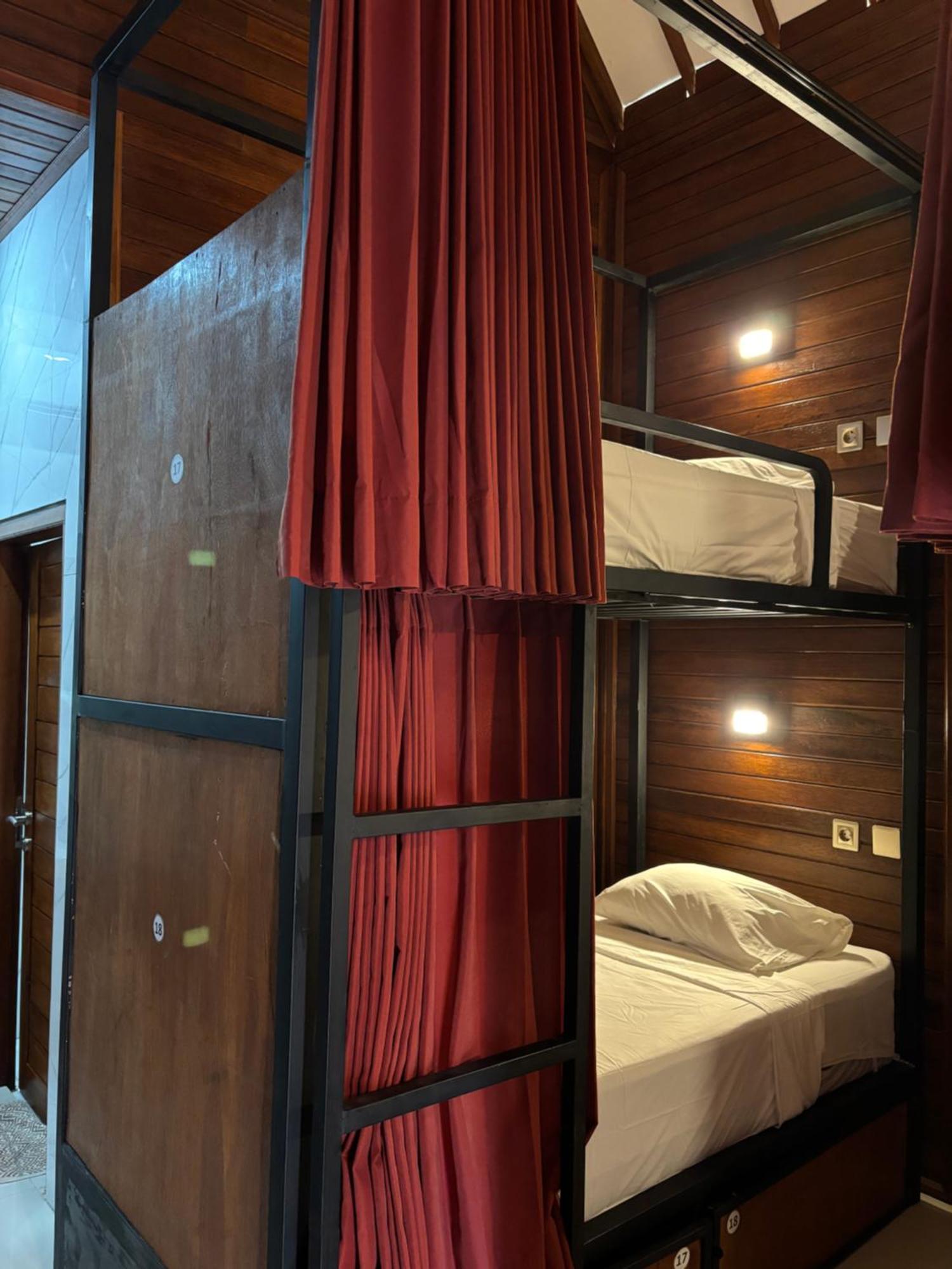 Castaway Island Hostel Nusa Lembongan  Ngoại thất bức ảnh