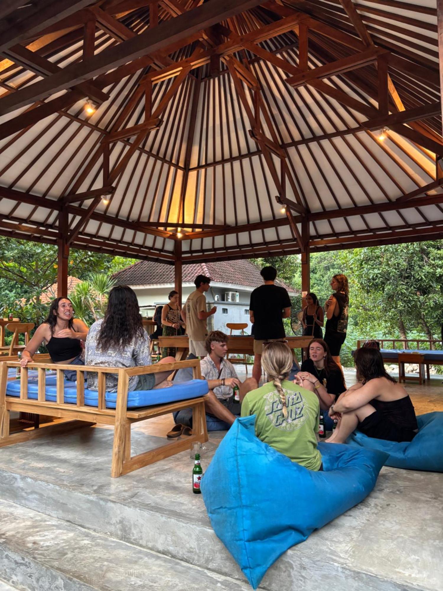 Castaway Island Hostel Nusa Lembongan  Ngoại thất bức ảnh